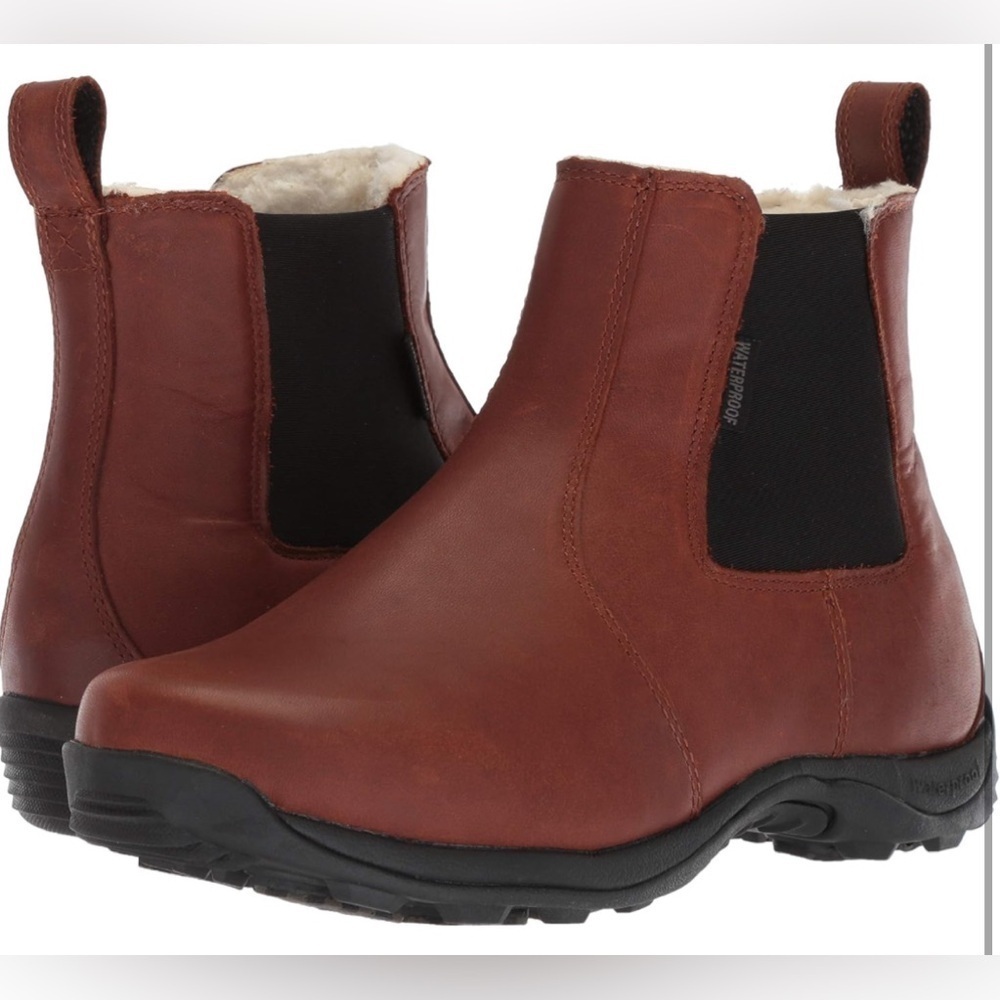 NWT- Baffin Telluride Chelsea Women's Snow Boot  SIZE: 7  COLOR: Barley